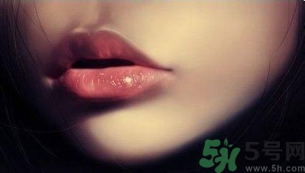 孕婦嘴唇干裂脫皮怎么回事？孕婦嘴唇干裂脫皮是缺什么