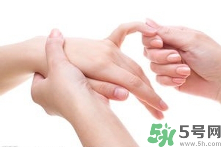 手干裂可以用蘆薈膠嗎？手干裂怎么辦？