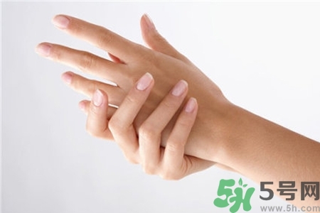 手干裂可以吃維生素嗎？手干裂吃什么樣的維生素？