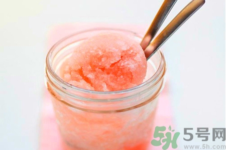 吃冰可以治療感冒嗎？喉嚨痛可以吃冰淇淋嗎？