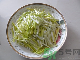 韭黃是怎么長(zhǎng)出來(lái)的？韭黃是怎么種出來(lái)的？