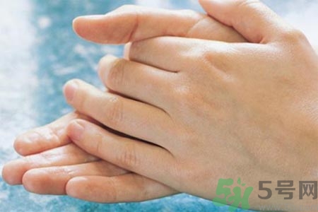 手部如何護理？秋季怎樣預防皮膚干燥？