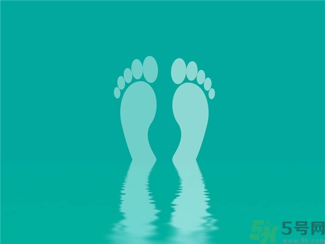 腳拇指外翻遺傳嗎？腳拇指外翻怎么矯正？
