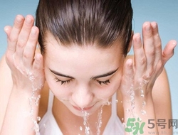 用檸檬水洗臉好嗎？怎么用檸檬水洗臉