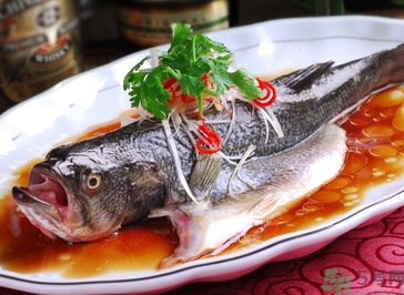 鱸魚(yú)蒸多長(zhǎng)時(shí)間？鱸魚(yú)怎么蒸？
