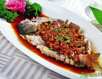 鱸魚(yú)蒸多長(zhǎng)時(shí)間？鱸魚(yú)怎么蒸？