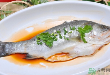 鱸魚和南瓜可以一起吃嗎？鱸魚和南瓜一起吃會中毒嗎？