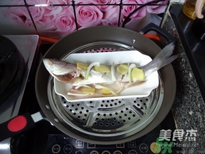 鱸魚(yú)蒸多長(zhǎng)時(shí)間？鱸魚(yú)怎么蒸？