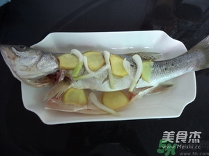 鱸魚(yú)蒸多長(zhǎng)時(shí)間？鱸魚(yú)怎么蒸？