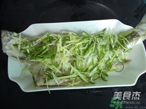 鱸魚(yú)蒸多長(zhǎng)時(shí)間？鱸魚(yú)怎么蒸？