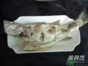 鱸魚(yú)蒸多長(zhǎng)時(shí)間？鱸魚(yú)怎么蒸？