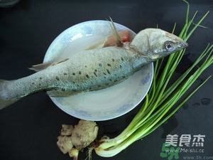 鱸魚(yú)蒸多長(zhǎng)時(shí)間？鱸魚(yú)怎么蒸？