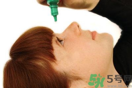 眼睛干澀看東西模糊用什么眼藥水？