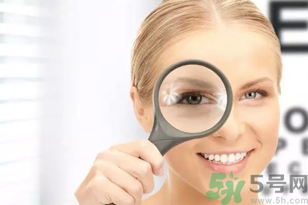 眼睛視力模糊是怎么回事？眼睛視力模糊是怎么辦？