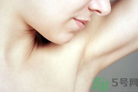 女生幾歲腋下開(kāi)始長(zhǎng)毛？腋毛有什么作用？