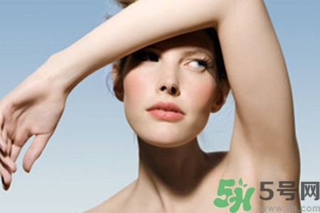 女人腋下不長(zhǎng)毛怎么回事？女人腋下不長(zhǎng)毛怎么辦？