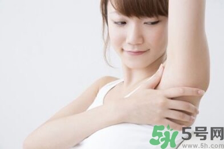 腋毛為什么會變色？腋毛上有白色附著物怎么回事？