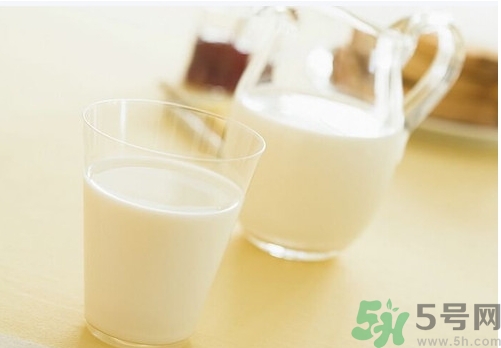 嬰兒奶粉大人能喝嗎？嬰兒奶粉大人喝了會(huì)怎樣？