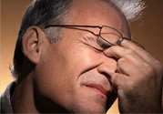 眼睛干澀是什么原因？眼睛干澀用什么眼藥水？