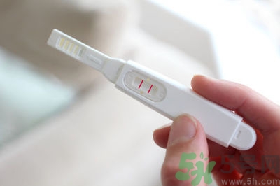 受孕成功后有什么癥狀？早孕試紙一深一淺是懷孕了嗎？