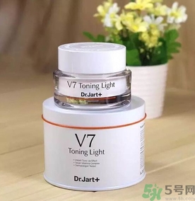 素顏霜和氣墊哪個好？素顏霜和氣墊bb哪個好？