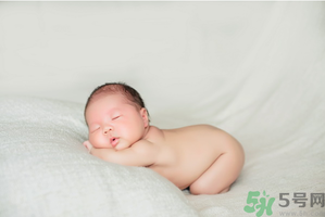 秋天寶寶蓋什么睡覺？秋天蓋什么被子好？
