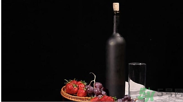 葡萄酒可以用塑料瓶裝嗎？自釀葡萄酒用什么裝比較好？