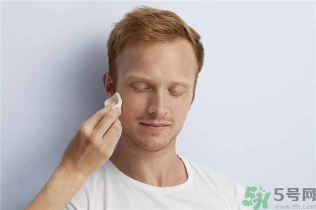 皮膚差的男生怎么洗臉？皮膚差的男生晨起不能用清水洗臉