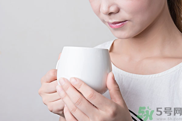 皮膚太干燥怎么辦？皮膚太干燥補(bǔ)水最好的方法如下