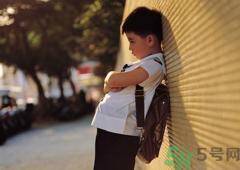 兒童性格內(nèi)向怎么辦？?jī)和愿衽囵B(yǎng)的書有哪些