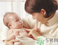 給寶寶斷奶寶寶哭的厲害怎么辦？給寶寶斷奶的正確方法
