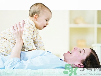 母乳喂養(yǎng)的好處有哪些？母乳喂養(yǎng)怎么知道寶寶吃飽了沒？