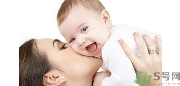 母乳喂養(yǎng)的好處有哪些？母乳喂養(yǎng)怎么知道寶寶吃飽了沒？