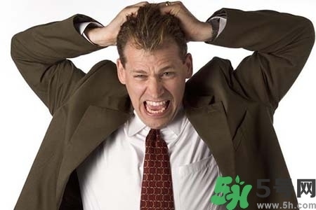 頭發(fā)油膩掉發(fā)怎么辦？頭發(fā)油膩掉發(fā)怎么回事？