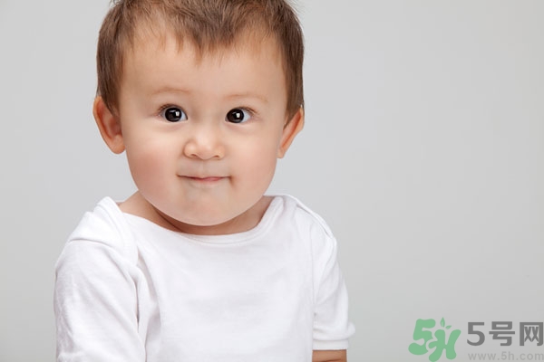 寶寶掉頭發(fā)是什么原因？寶寶掉頭發(fā)是怎么回事？