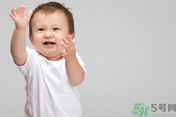 寶寶掉頭發(fā)是什么原因？寶寶掉頭發(fā)是怎么回事？