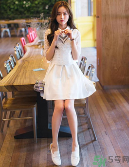十月份可以穿裙子嗎？十月份穿什么衣服合適？