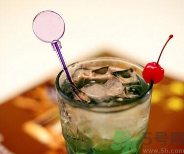 孕婦能喝碳酸飲料嗎？孕婦喝碳酸飲料對胎兒有影響嗎？
