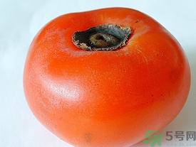 新鮮柿子皮可以吃嗎？吃了柿子皮怎么辦？