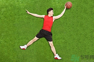 打籃球腿抽筋怎么辦？打籃球小腿抽筋怎么辦？