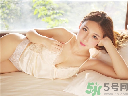 處女第一次緊張?jiān)趺崔k？處女第一次都會(huì)出血嗎？