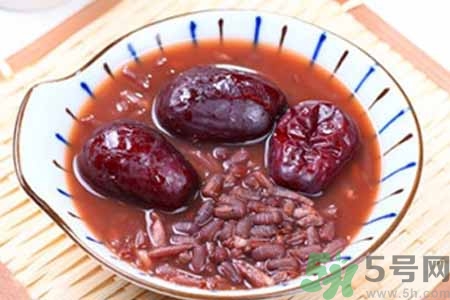 寒露手腳冰涼喝什么好？手腳發(fā)涼喝三紅湯有什么好處？