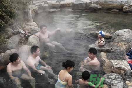 血糖高的人可以泡溫泉嗎？血糖高的人泡溫泉需要注意什么？