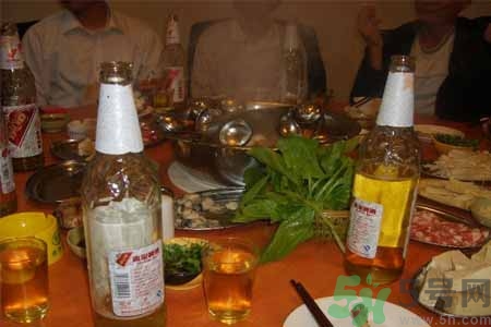 吃火鍋喝啤酒會胖嗎？吃火鍋喝啤酒胖了怎么辦？