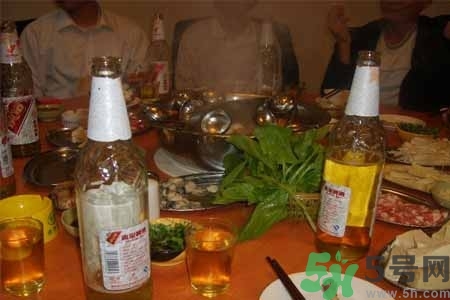 吃火鍋能喝啤酒嗎？吃火鍋喝啤酒對身體好嗎？