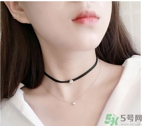 choker項(xiàng)鏈怎么搭配衣服？choker蕾絲項(xiàng)鏈搭配