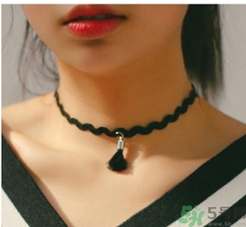 choker項(xiàng)鏈怎么搭配衣服？choker蕾絲項(xiàng)鏈搭配