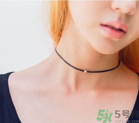 choker項(xiàng)鏈怎么搭配衣服？choker蕾絲項(xiàng)鏈搭配