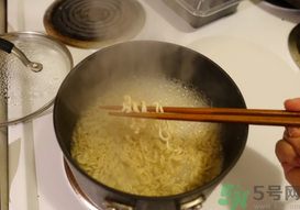 辛拉面是哪個(gè)國(guó)家的？辛拉面怎么煮好吃？
