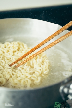 辛拉面是哪個(gè)國(guó)家的？辛拉面怎么煮好吃？